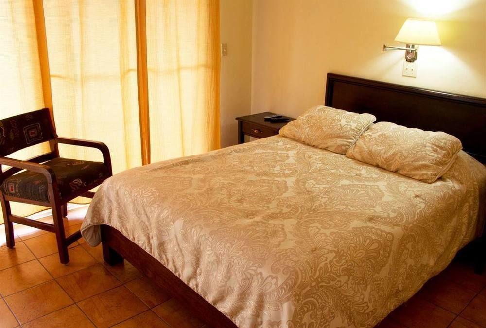 El Oasis Hotel Y Restaurante Бокете Екстер'єр фото